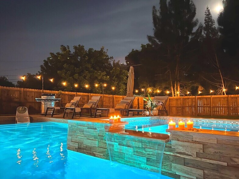 Building Photo - 1814 NW 14th Ave