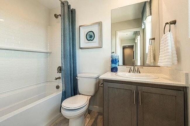 Building Photo - Beautiful 3-Bed, 2.5-Bath in Tesoro Viejo