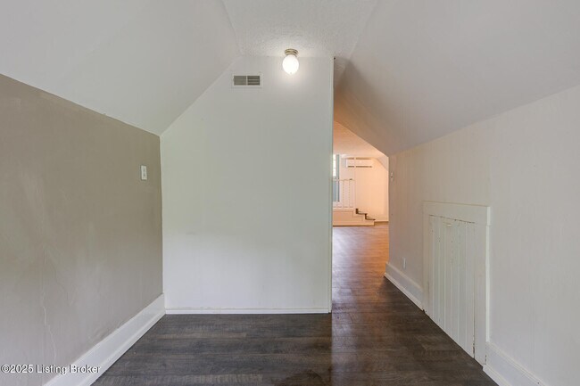 Building Photo - 1422 Highland Ave