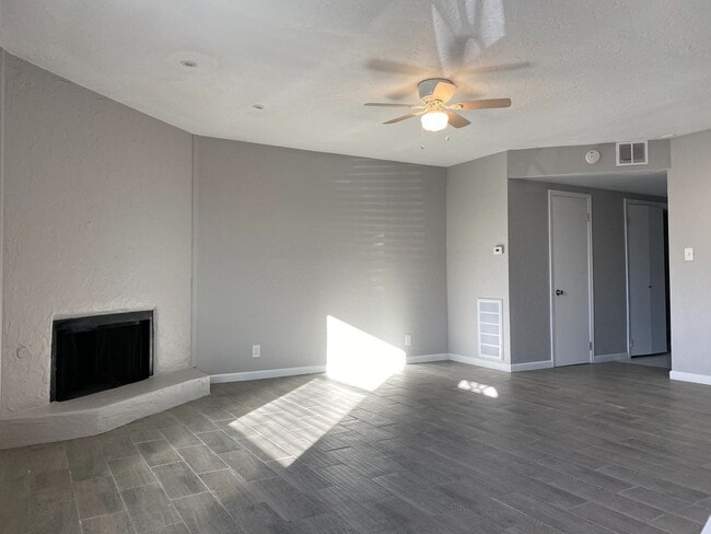 Building Photo - 2 Bedroom Duplex near lake Overholser