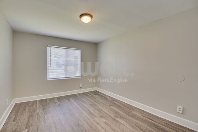 Building Photo - 1927 Central Ave