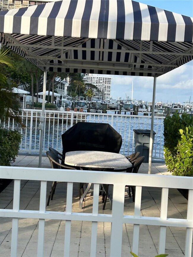 Building Photo - 2101 Brickell Ave