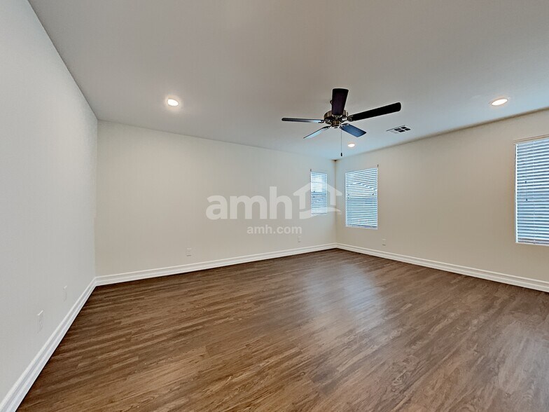 Building Photo - 6138 W Haleh Ave