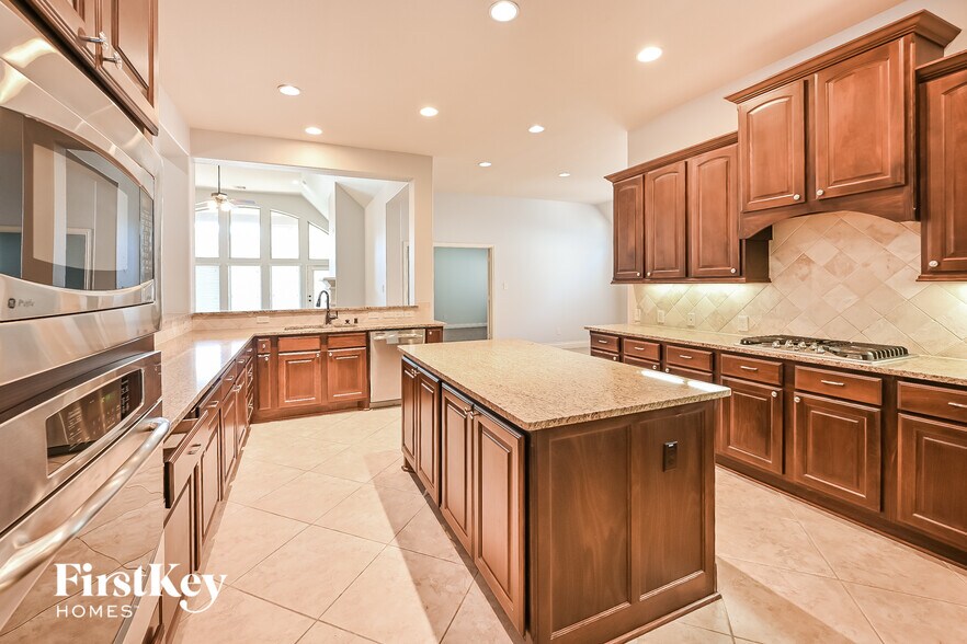 Building Photo - 18631 Minden Oaks Dr