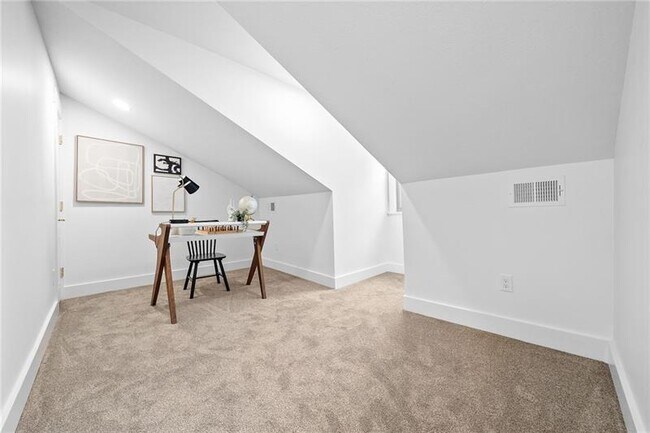 Building Photo - Fully renovated gem close to everything Pittsburgh offers!