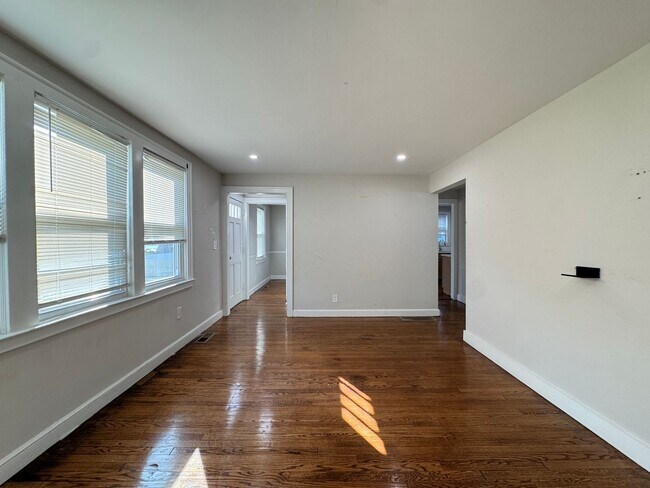 Building Photo - Cape Cod Single Family | Just a Block from the Beach!