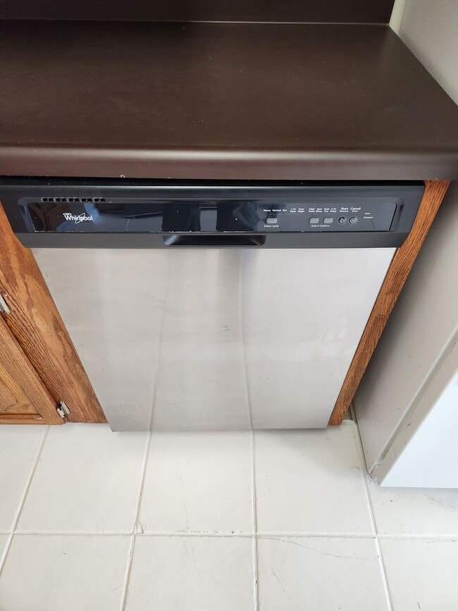 Building Photo - Spacious 3-Bedroom, 1.5-Bathroom Home AVAI...