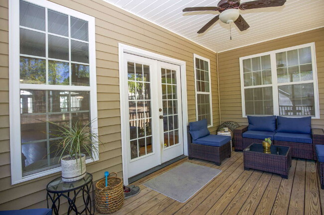 Building Photo - "Beautifully Designed, spacious 2400 Sq. F...