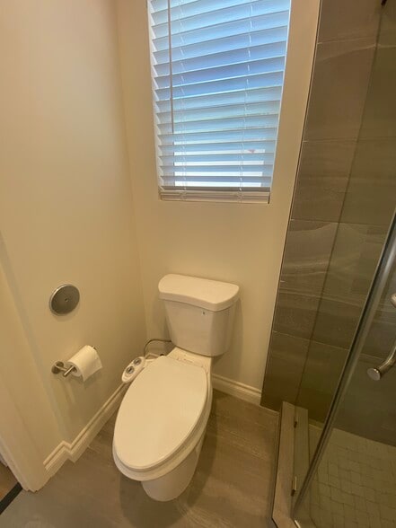 Building Photo - 2425 N Parish Pl