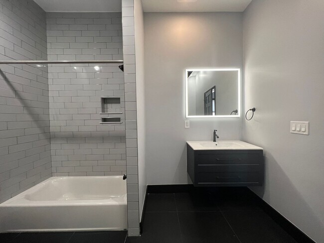 Building Photo - 306 Exchange