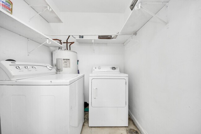 Building Photo - 10654 Hazelhurst Dr