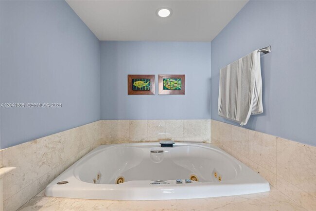 Building Photo - 1331 Brickell Bay Dr