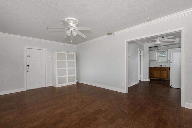 Building Photo - 5608 Buchanan St