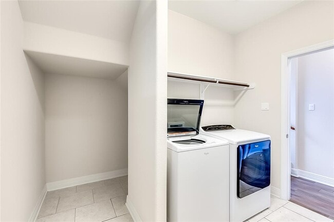 Building Photo - 3625 Lunet Ring Way