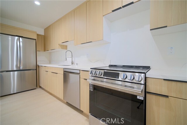 Building Photo - 257 S Ave 54