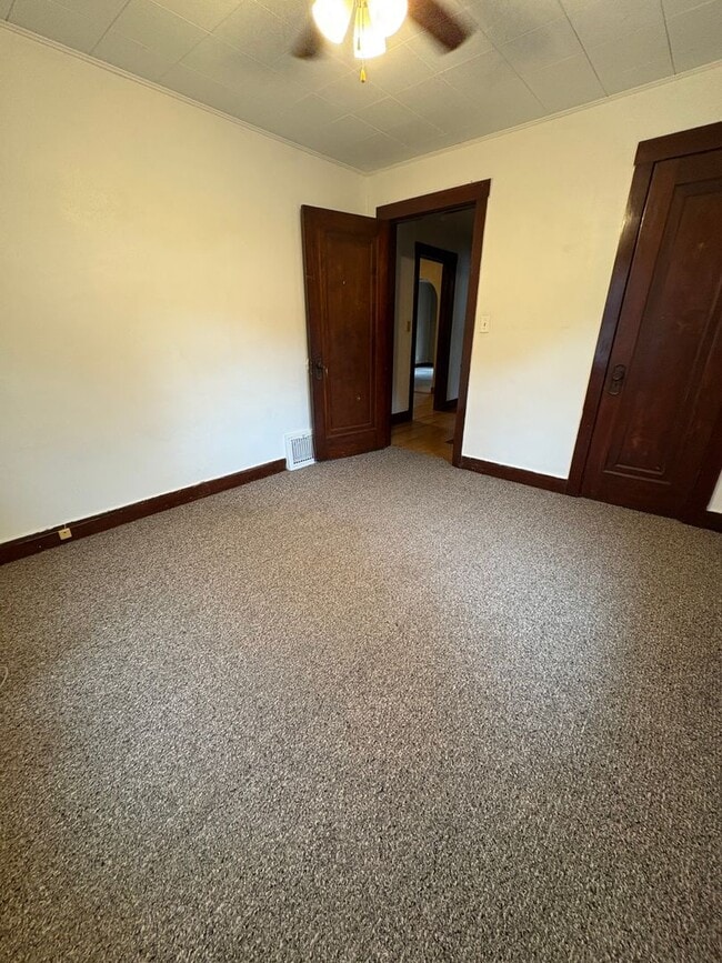 Building Photo - 2 Bedroom 1 Bathroom Single Family Home