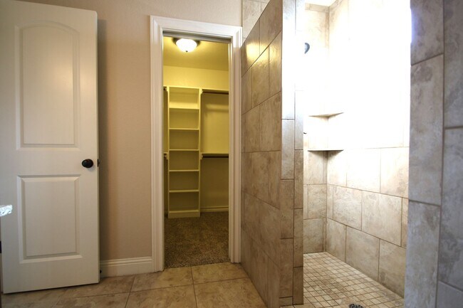 Building Photo - Little Piece of HEAVEN~3/2.5 Home w/ Open ...