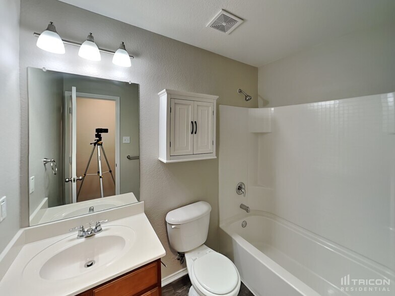 Building Photo - 9025 Puerto Vista Dr