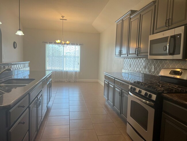 Building Photo - 1204 Sorrento Dr