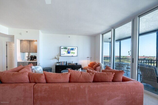 Building Photo - EXECUTIVE VACATION RENTAL