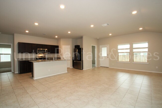 Building Photo - Modern Style Three Bedroom Home