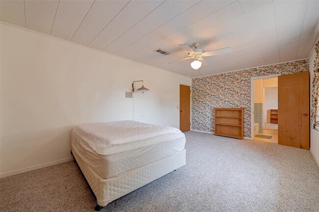 Building Photo - 16711 US-90 ALT