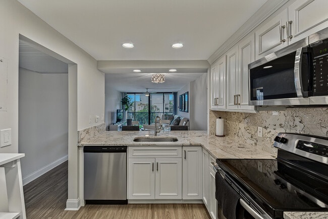 Building Photo - 4 Royal Palm Way