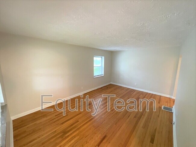 Building Photo - 2854 Allview Cir