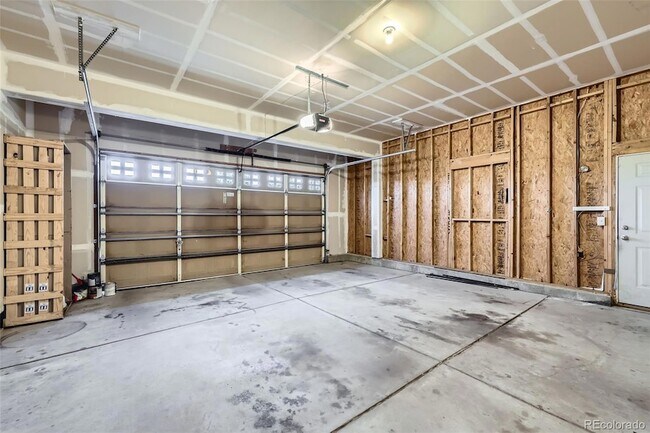 Building Photo - 6047 S Jamestown Way