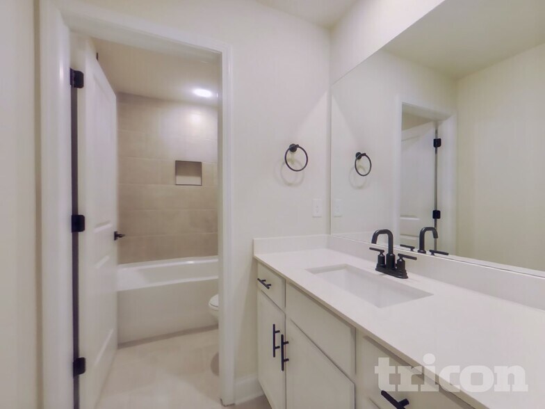 Building Photo - 615 Cantrell Dr