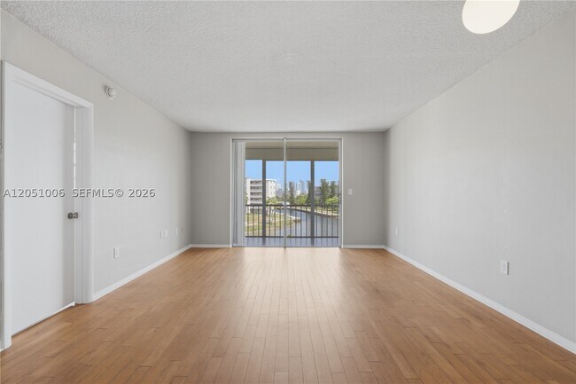 Building Photo - 2851 Leonard Dr