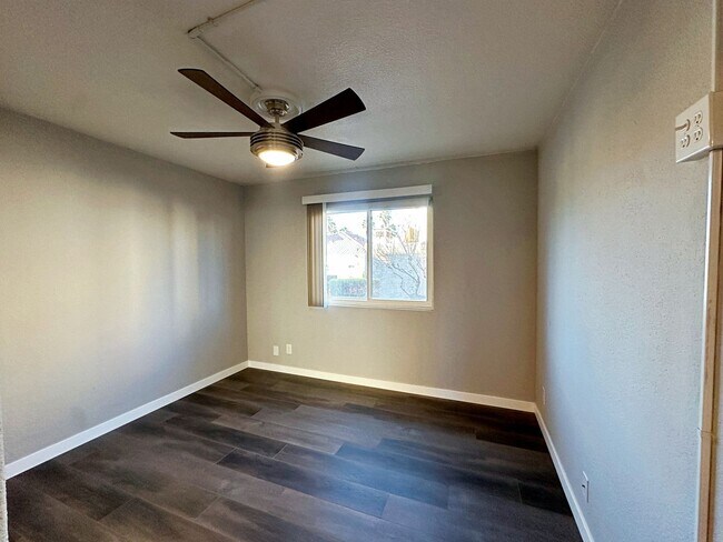 Building Photo - 1 MONTH FREE***REMODELED 2 BEDROOM DOWNSTAIRS CONDO IN GATED COMMUNITY