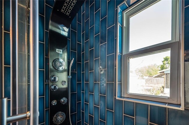 Building Photo - 3811 44th Ave N