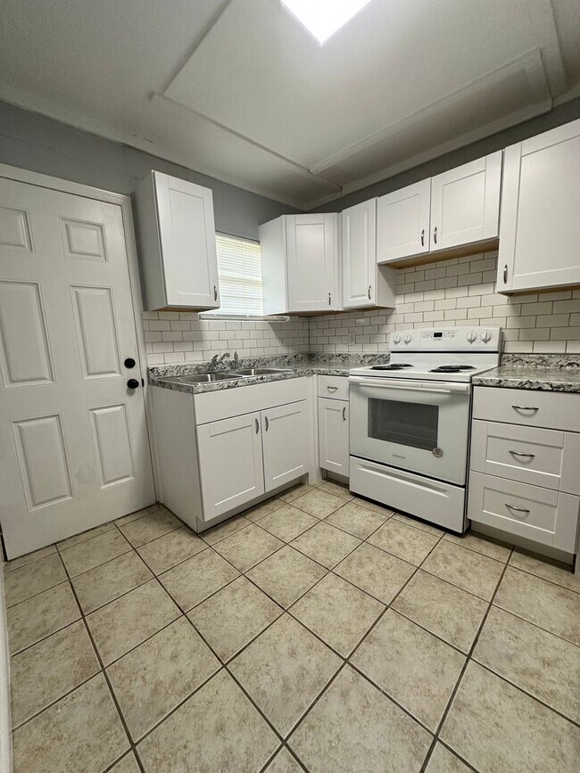 Building Photo - Stinson