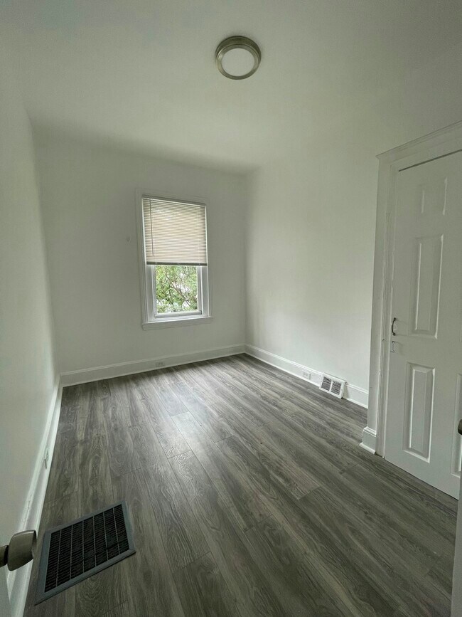 Building Photo - 612 W Norris St