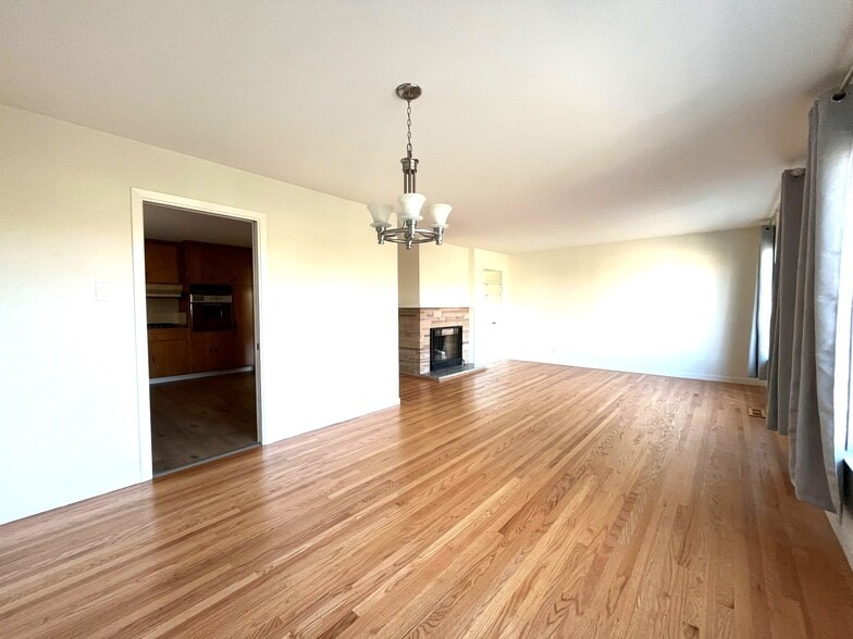 Building Photo - 393 2nd Ave