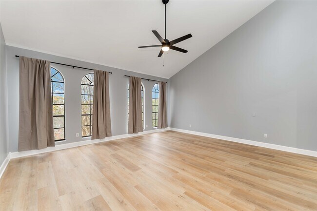 Building Photo - 2002 Fairview St