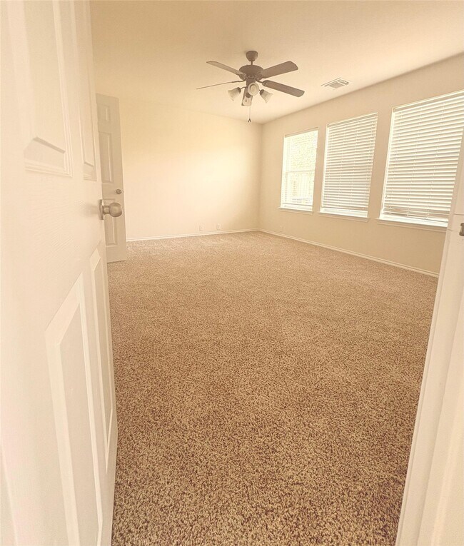 Building Photo - 5818 Kenwood