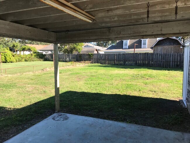 Building Photo - 1117 Evergreen Dr