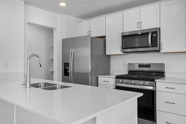 Building Photo - BRAND NEW! 3 Bedroom townhome in Long Valley!