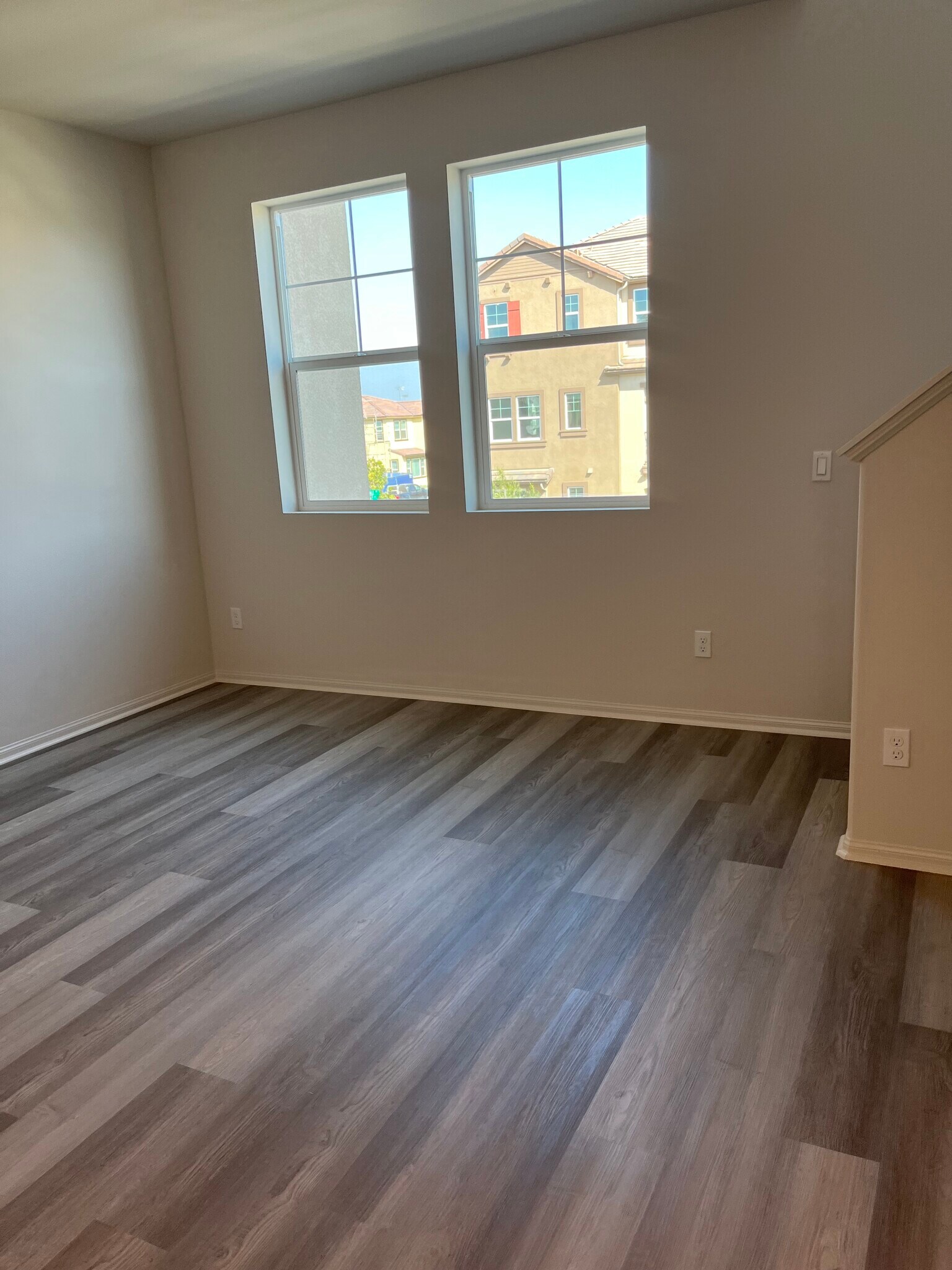 Building Photo - 28019 Oakdale Dr