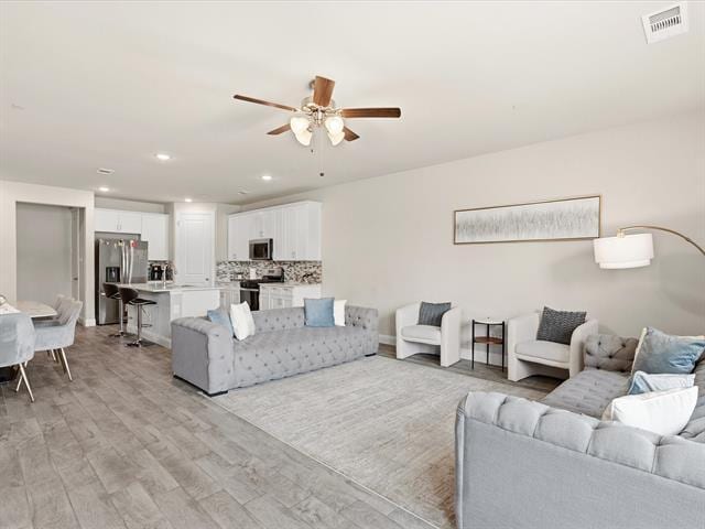 Building Photo - 217 Suma Dr