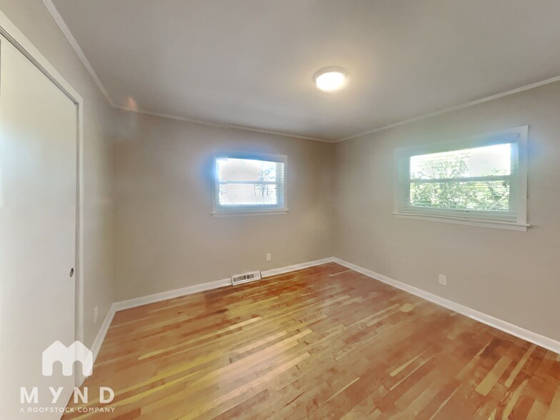 Building Photo - 1731 Morehead Ave