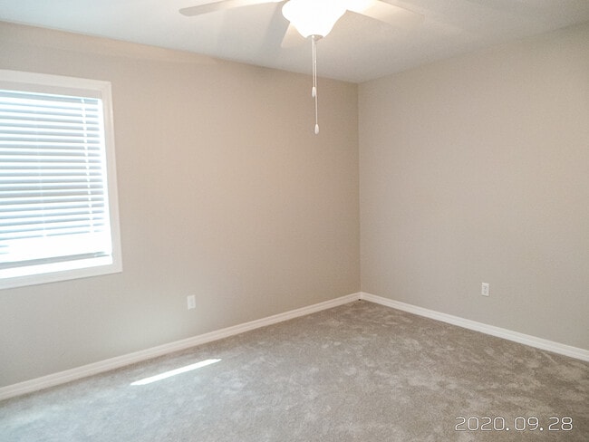 Building Photo - 723 S Berthe Ave