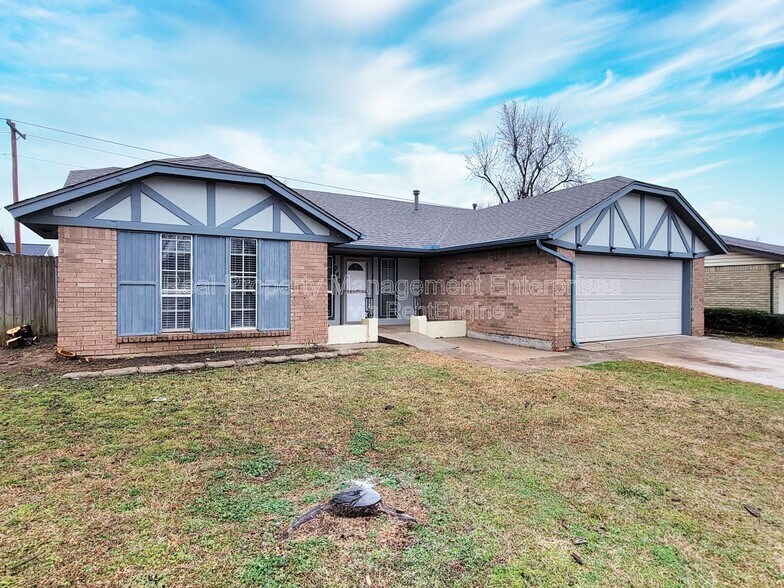 Building Photo - 740 Royal Ln