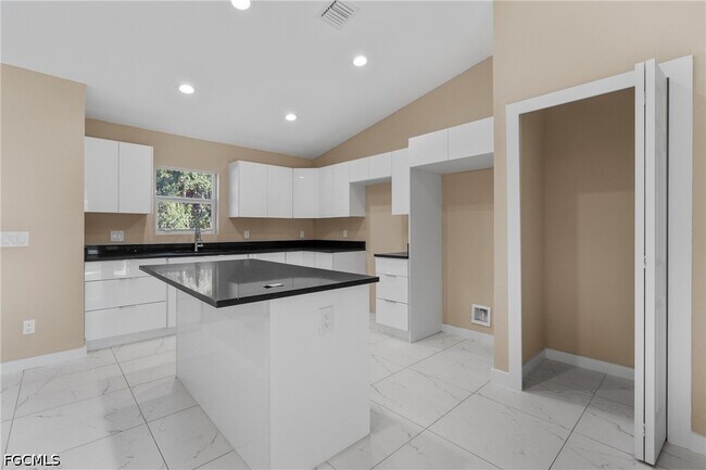 Building Photo - 3513 NE 17th Pl