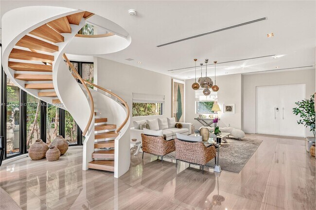 Building Photo - 401 E Rivo Alto Dr