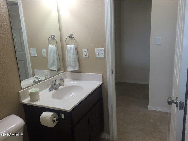 Building Photo - 7008 Faxon Dr