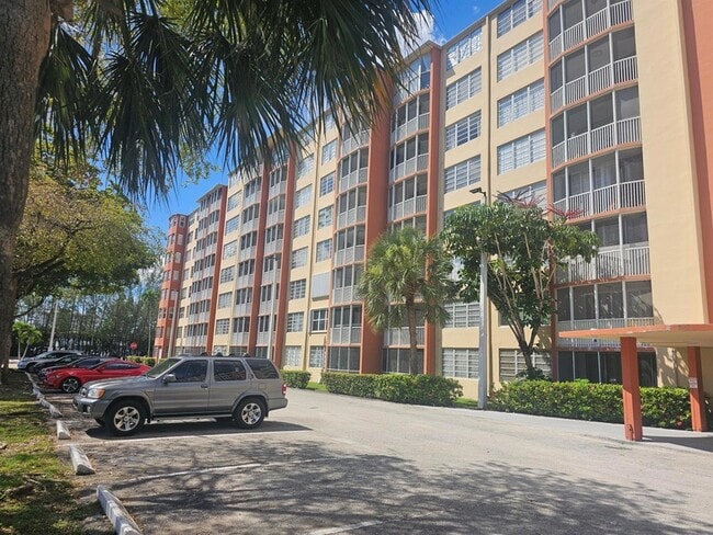 Building Photo - 1780 NE 191st St