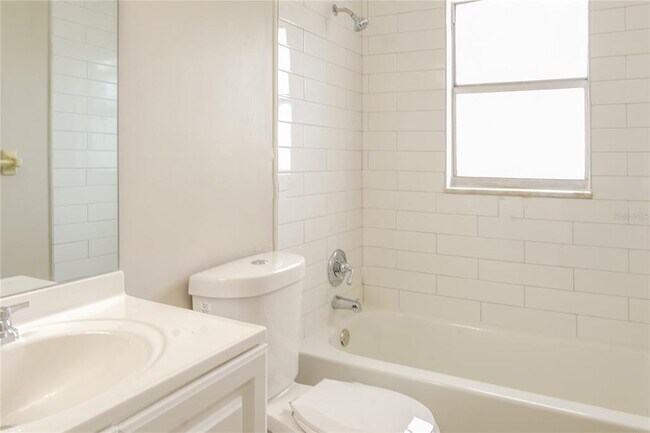 Building Photo - 7130 Chaucer Ln